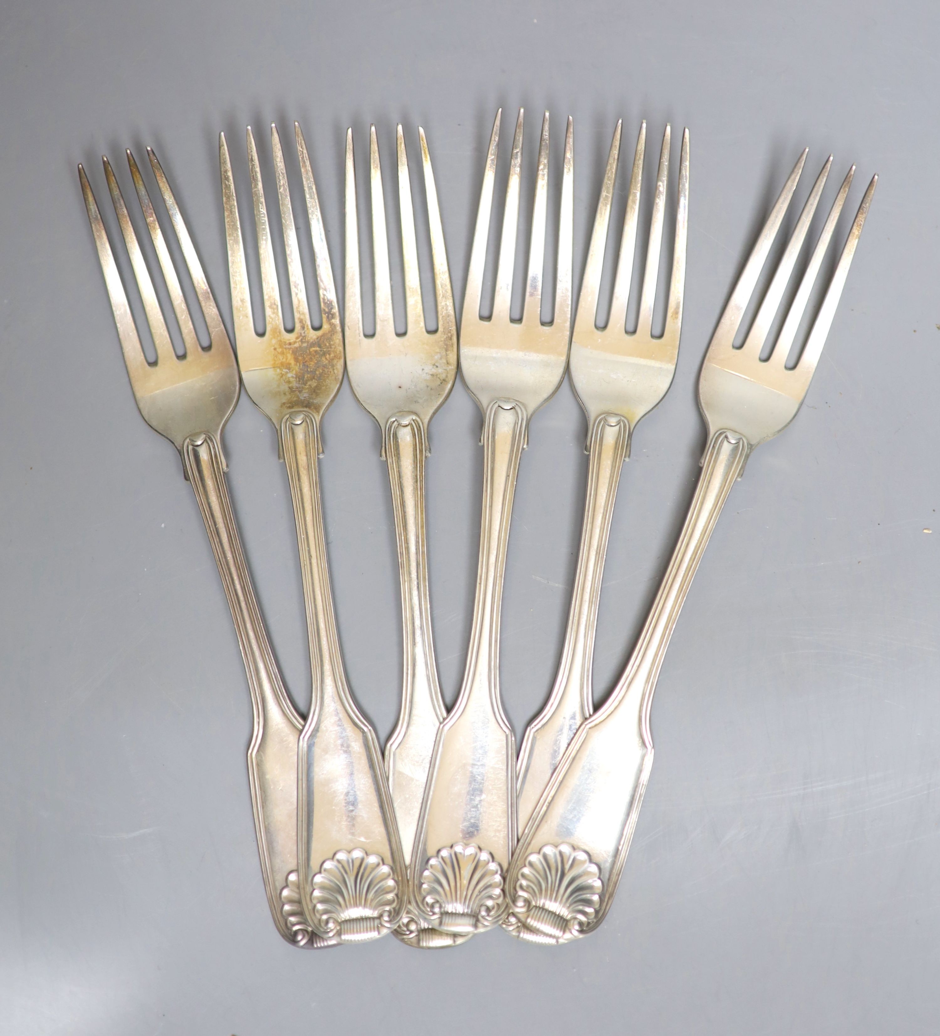A harlequin set of six 19th century fiddle, thread and shell pattern table forks, various dates and makers, 14.5oz.
